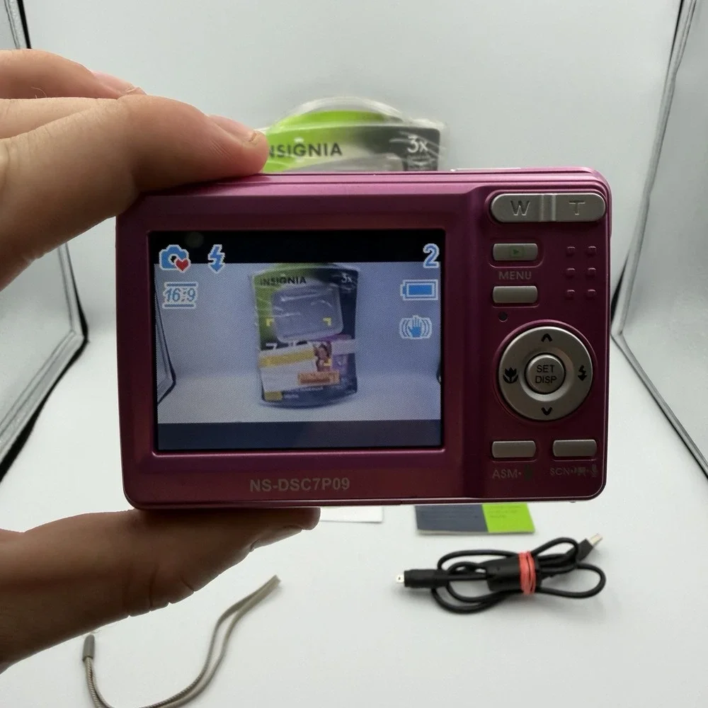 Insignia NS-DSC7P09 7.0MP Digital Camera Pink Complete Box Tested Working